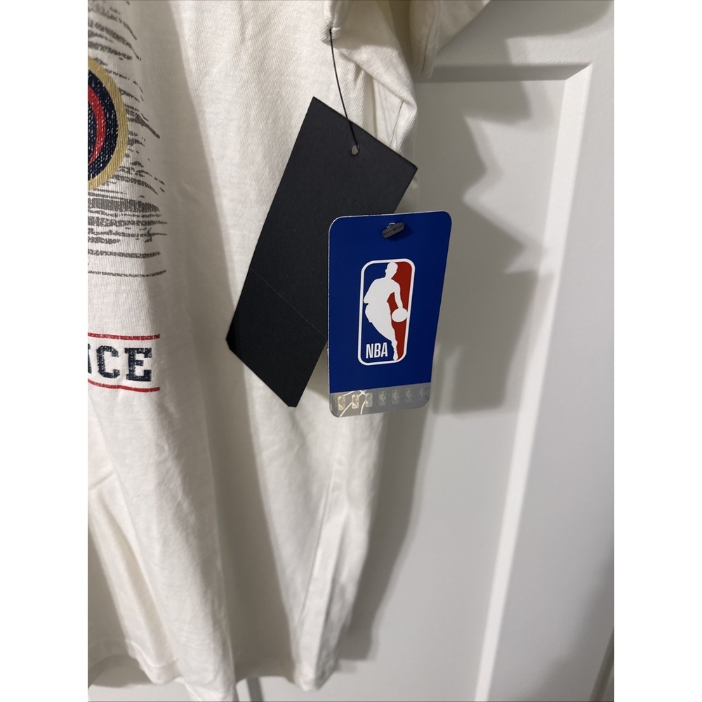 New Orleans Pelicans Graphic T-Shirt Mens Size Small Sandstone NBA 47 - Picture 3 of 4